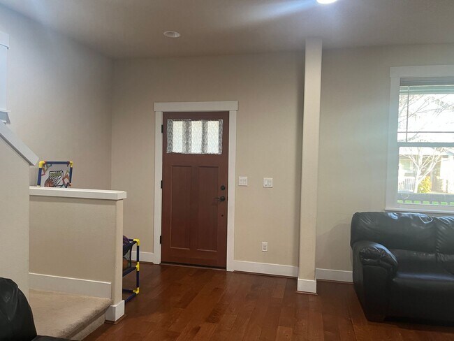 Foto del edificio - Stunning 4 BD* 2.5 BA* Singe Family Home L...