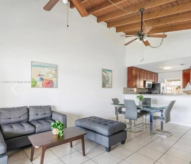 Foto del edificio - 2423 SW 58th Manor