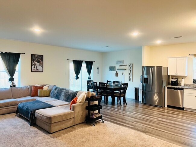 Building Photo - Spacious Open-Concept Home Next to Gated D...