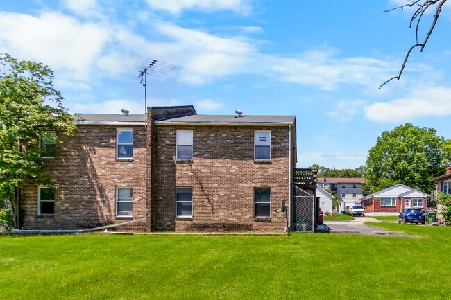 Building Photo - 5307 Valiquet Ave
