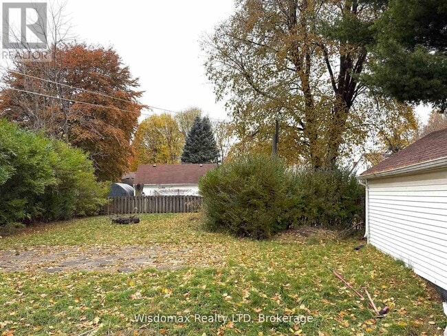 Photo du bâtiment - 6481 Erwin Crescent