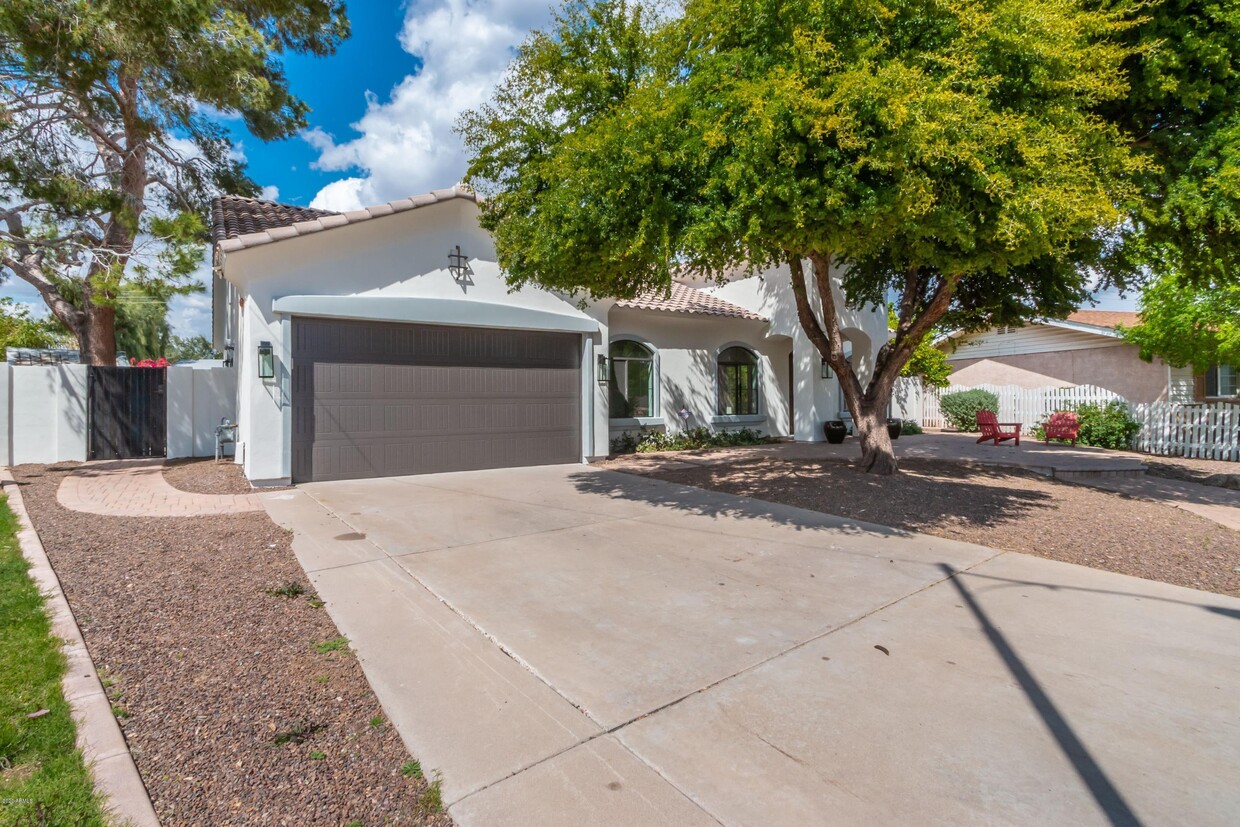 Primary Photo - 8220 E Sage Dr