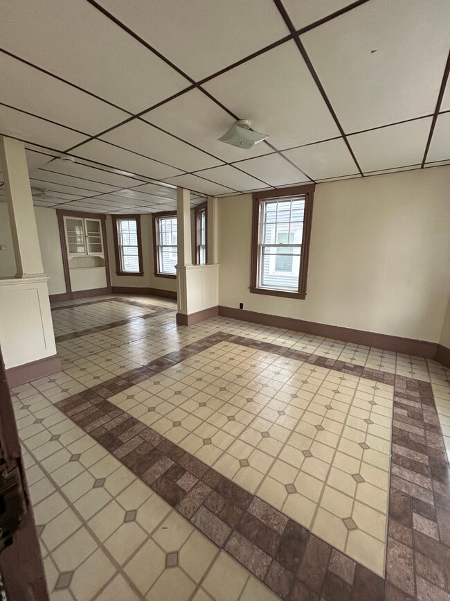 Building Photo - 47 Juniper St