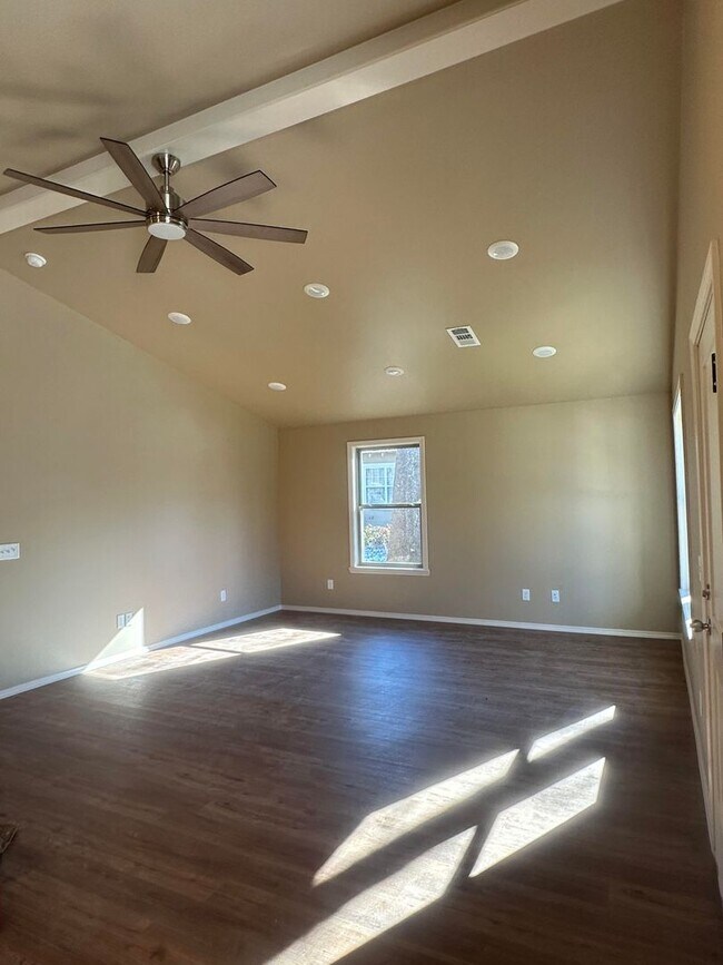 Foto del edificio - Come look at this beautiful 3-bedrom 2-bath new construction home.