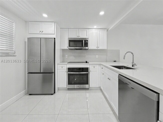 Foto del edificio - 100 Edgewater Dr
