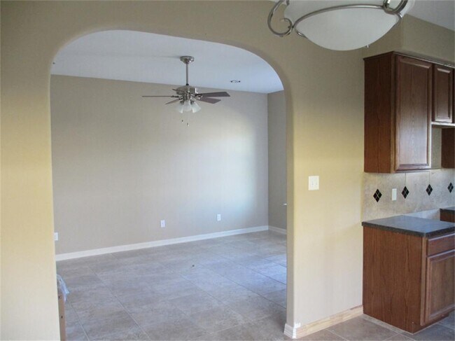 Building Photo - 131 S Bend Ct