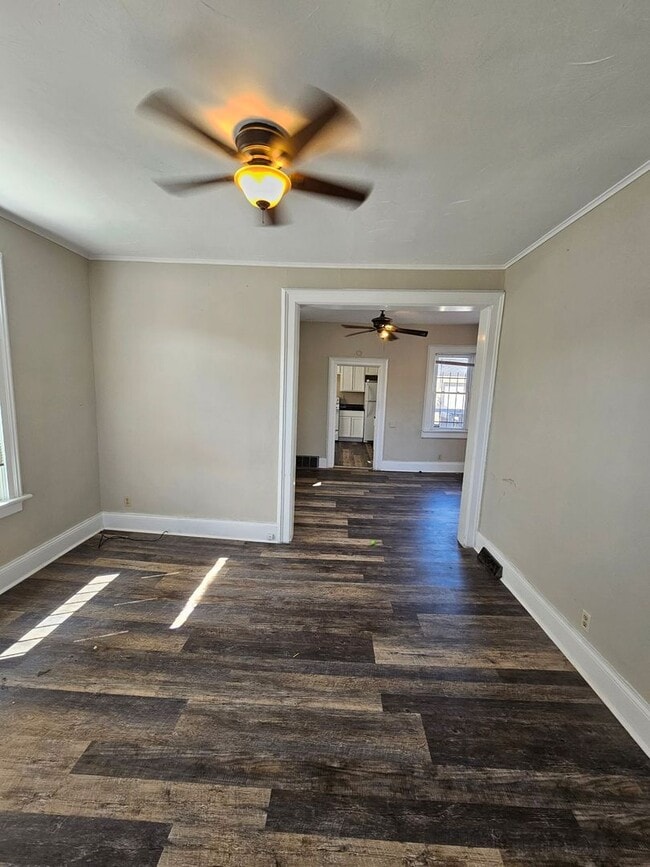 Building Photo - 6 Bedroom Single Family