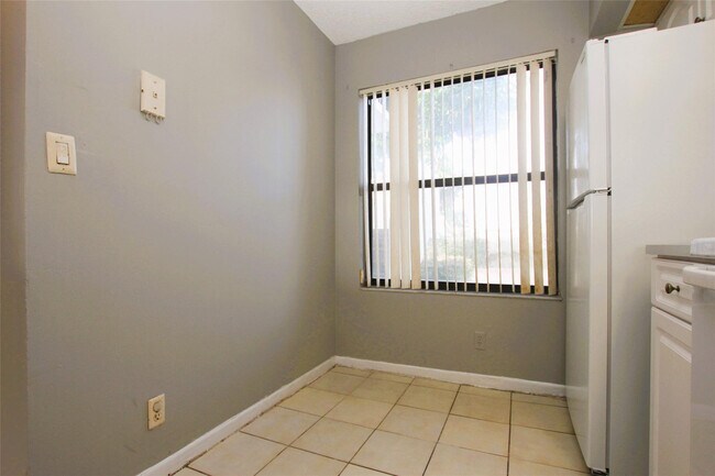 Foto del edificio - 217 Lake Pointe Dr