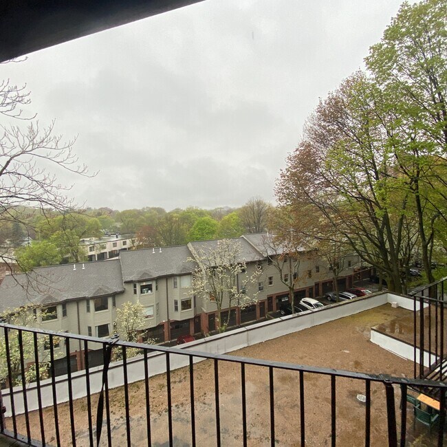 Building Photo - 310 Tappan St