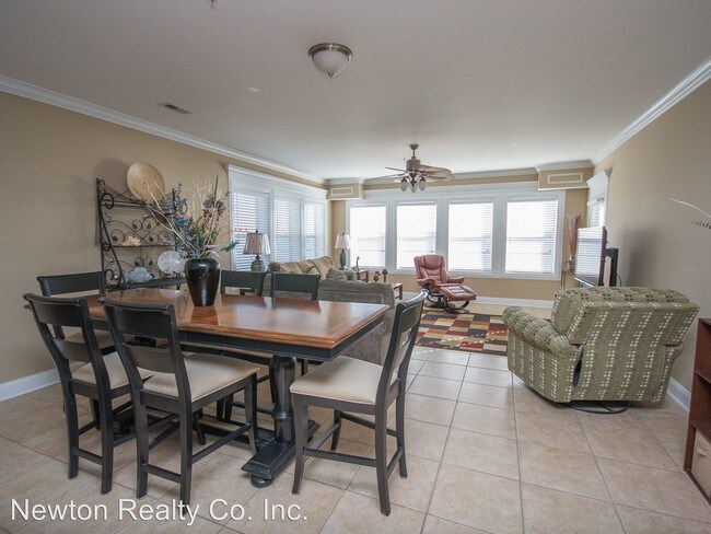 Building Photo - 5590 Bay Village Dr