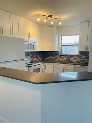 Foto del edificio - 21905 Lake Forest Cir