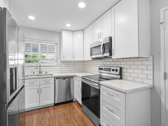 Building Photo - 2869 Fairfax Ct