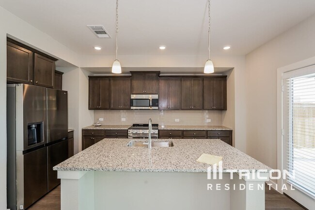 Foto del edificio - 8001 Calhoun Vly Dr