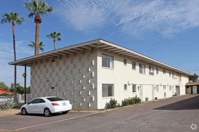 Building Photo - *End mgmt 05.01.2024* 12th Street Apartmen...