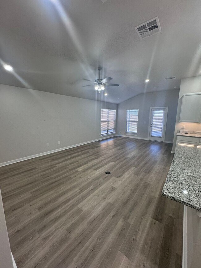 Foto del edificio - Newer Construction in Wolfforth