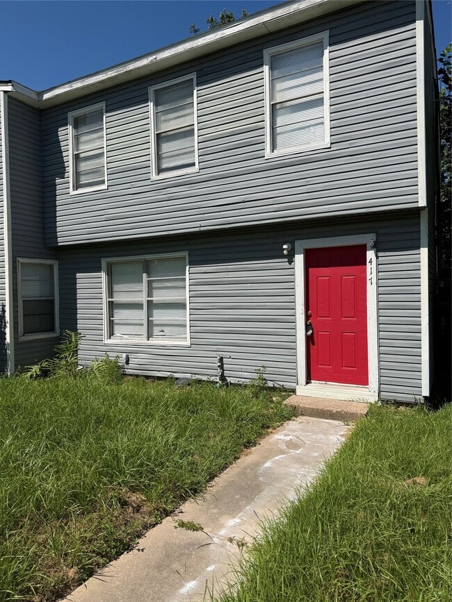 Building Photo - 417 13th St N
