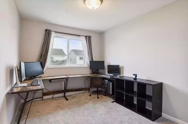Foto del edificio - Charming 3BR House in Anoka.  Relocation d...