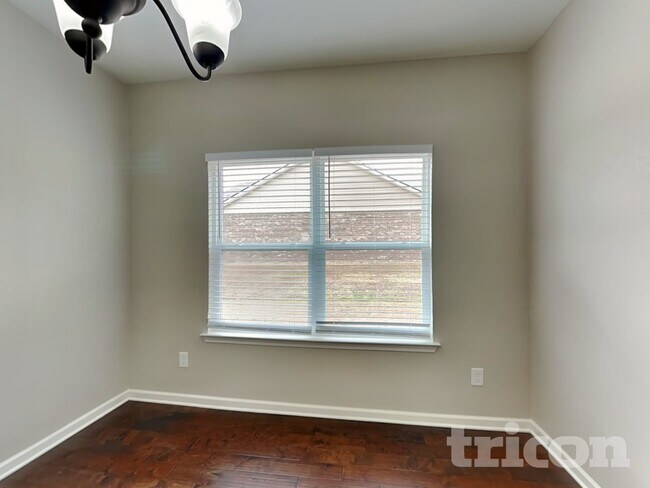 Building Photo - 616 Fredericksburg Dr