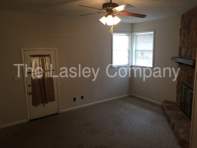 Building Photo - 3500 Maple St