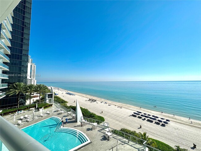 Foto del edificio - 17121 Collins Ave