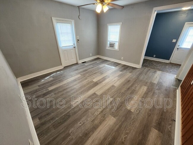 Building Photo - 427 3rd Ave
