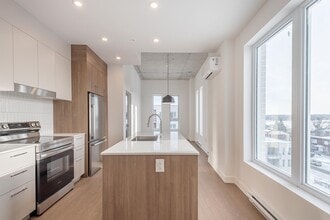 Building Photo - 220 Bd Harwood