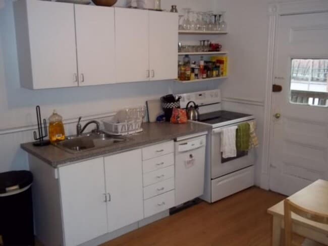 Building Photo - Amazing 5 Bed 1.5 Bath available 9/1!