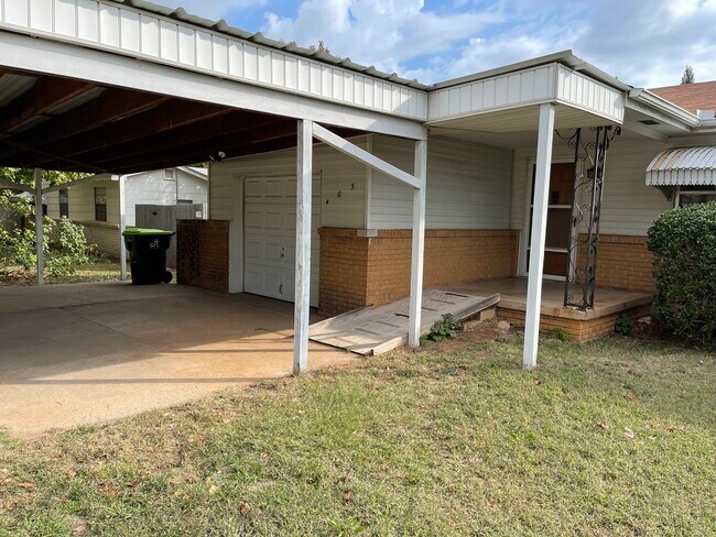 Covered Parking and One Car Garage - 405 N Main St