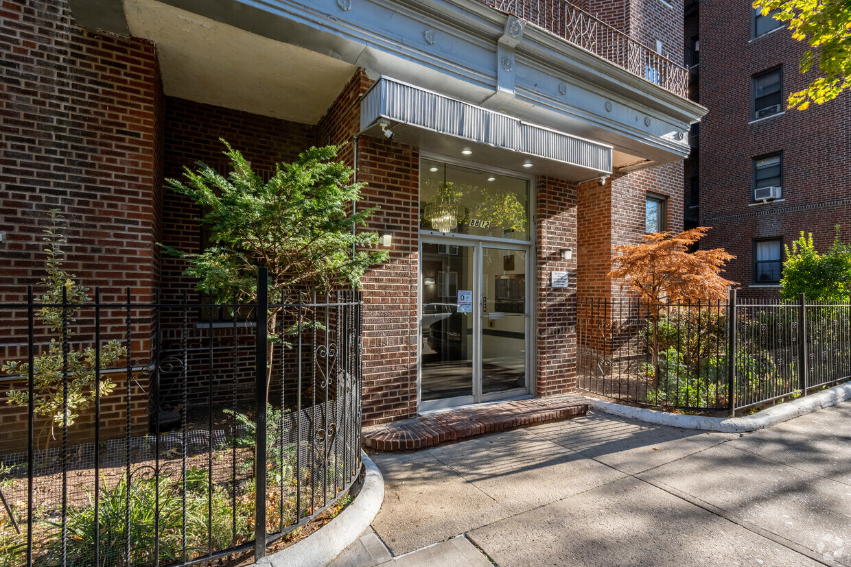 Building Photo - 8812 Elmhurst Ave