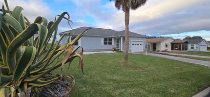 Building Photo - 1221 Del Toro Dr