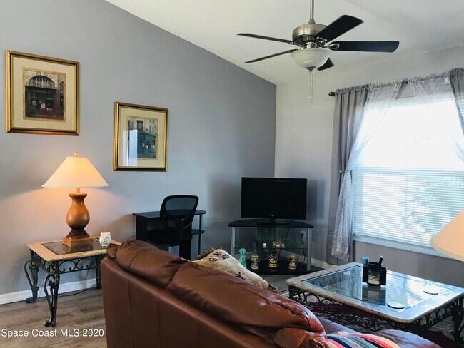 Foto del edificio - 6434 Bamboo Ave