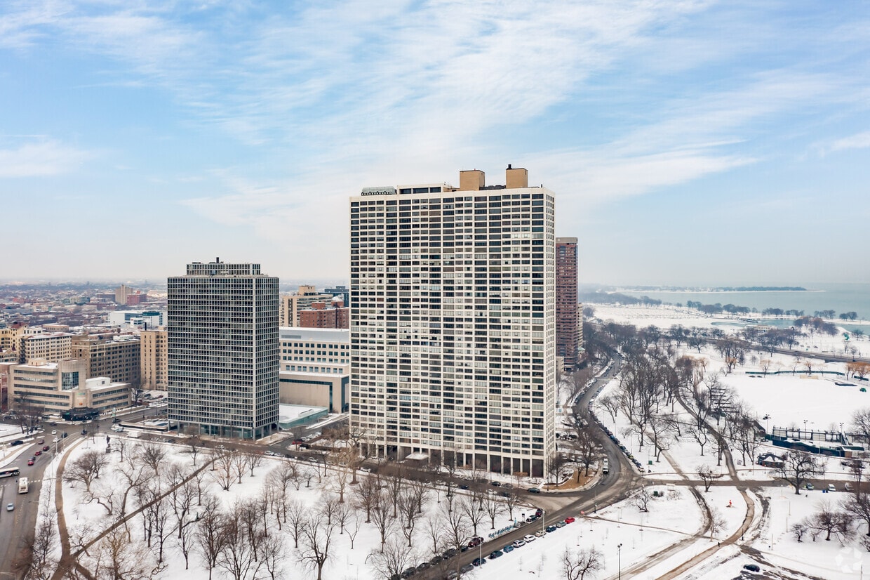 Primary Photo - 2800 N Lake Shore Dr