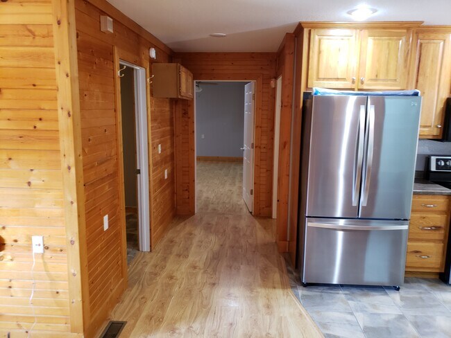 Foto del edificio - 633 Russell Ave