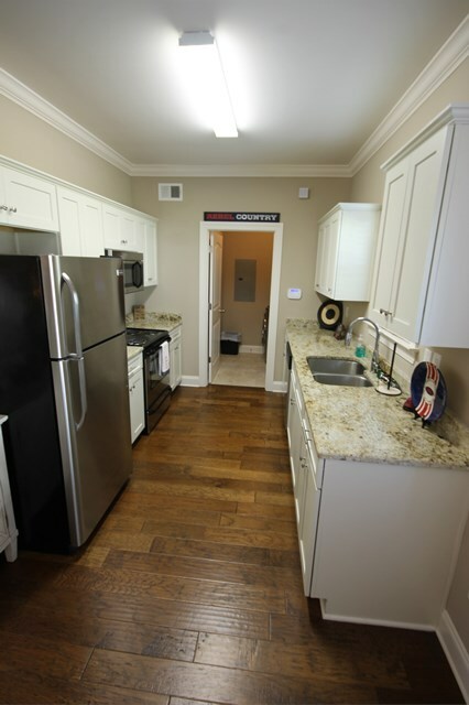 Foto del edificio - 104 Robbins Cir