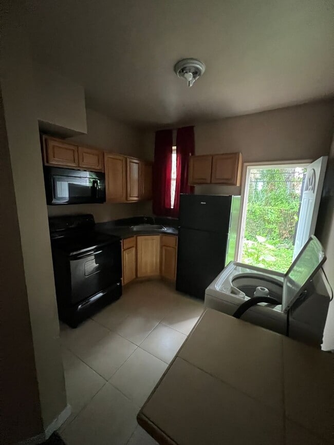 Foto del edificio - Carroll Park Area Main Street, Big 3 bedroom!