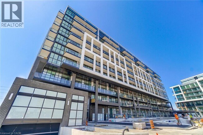 Photo du bâtiment - 50 George Butchart Dr