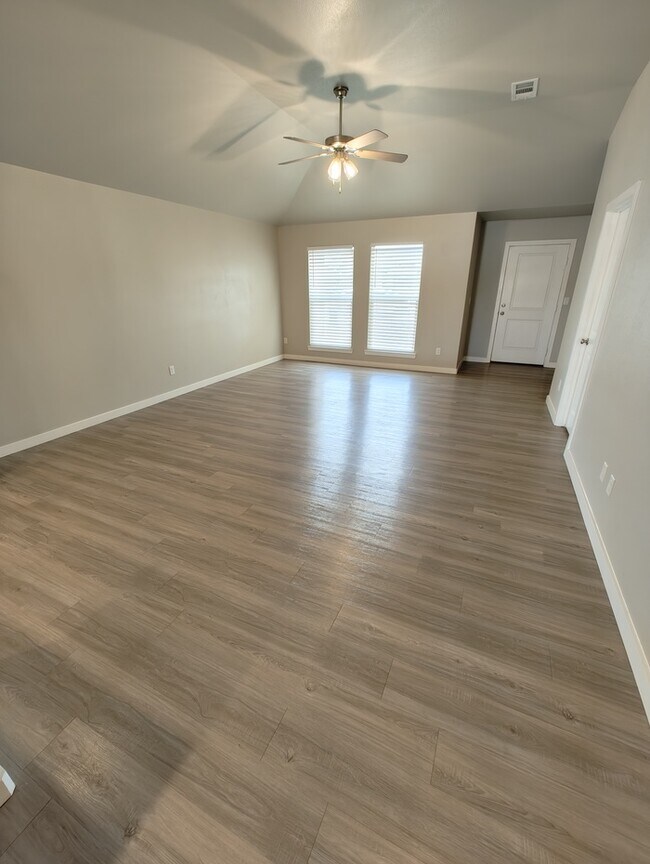 Foto del edificio - 3 bed 2 bath in Lone Star Trails!