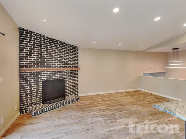 Foto del edificio - 14150 Rolling Oaks Cir NE