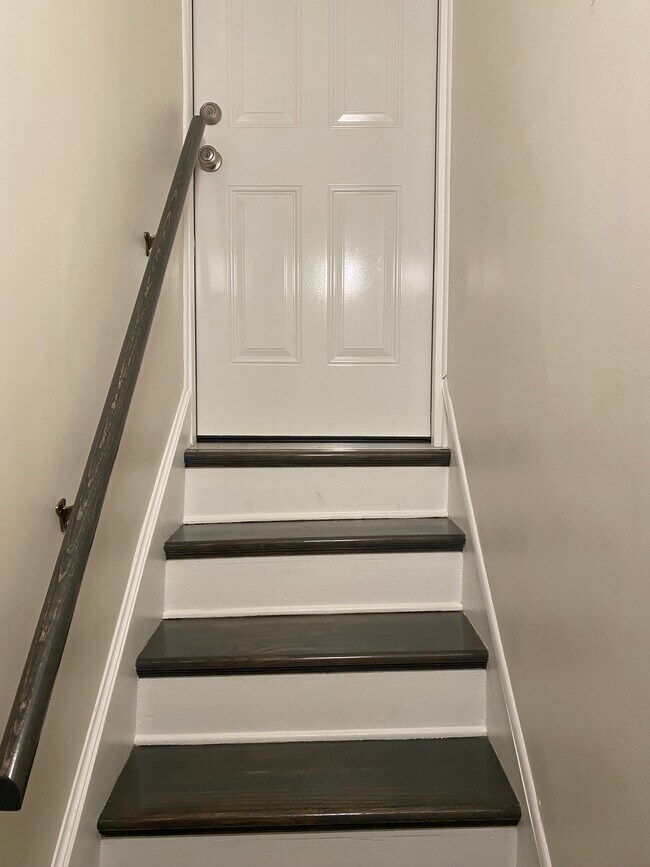 Entrance Stairs - 1332 Nedro Ave