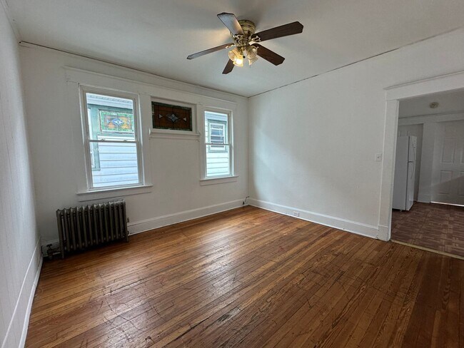 Building Photo - 66 Louis St