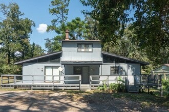 Building Photo - 1327 Linda Ann Dr