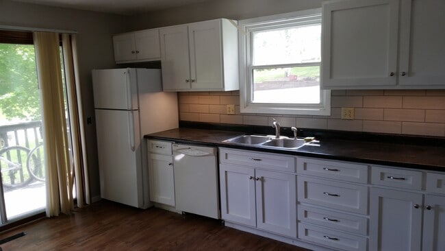 Building Photo - 513 8th St