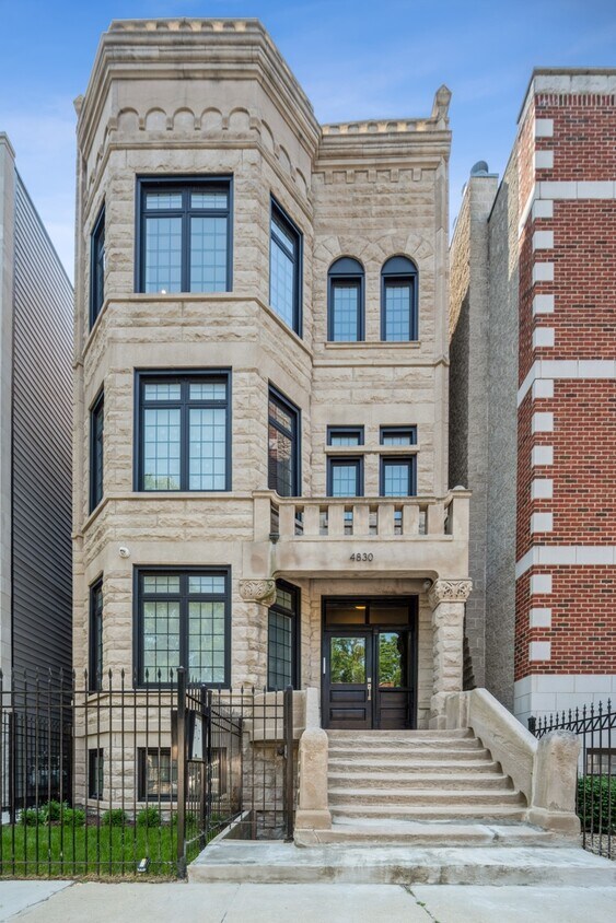 Primary Photo - 4830 S Saint Lawrence Ave