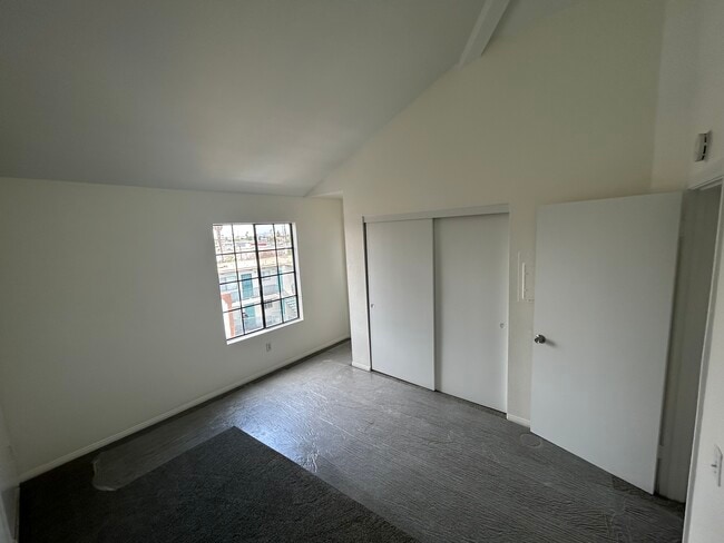 Building Photo - 575 E St