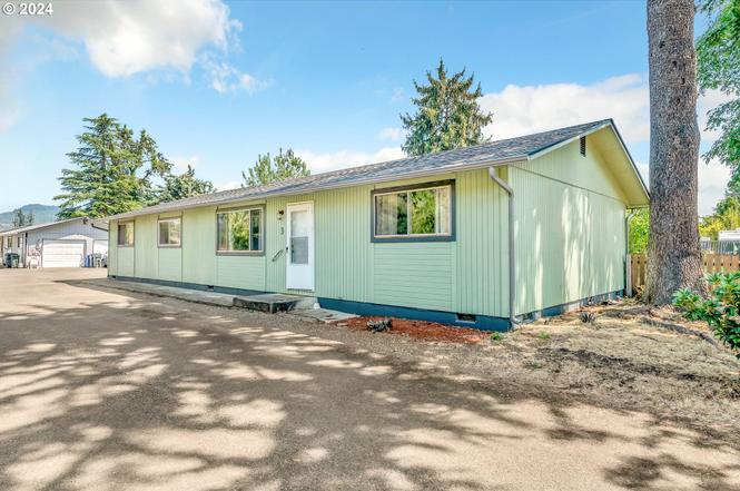 Foto del edificio - 6112 Main St