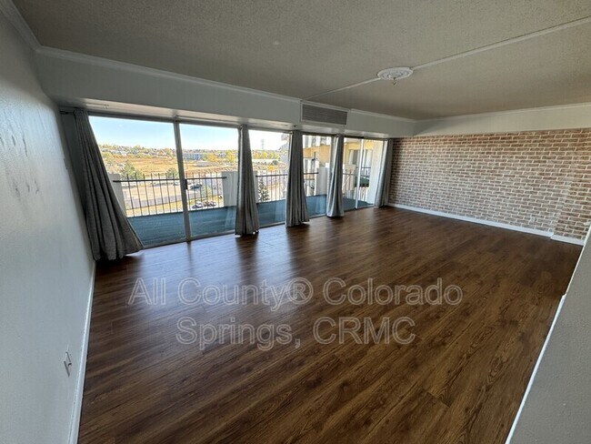 Building Photo - 411 Lakewood Cir