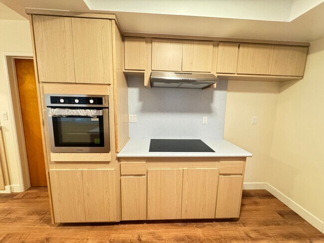 Building Photo - Discover your perfect home: Cozy 2 Bedroom...
