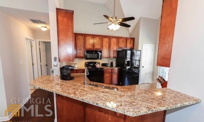 Foto del edificio - 221 Turnbridge Cir