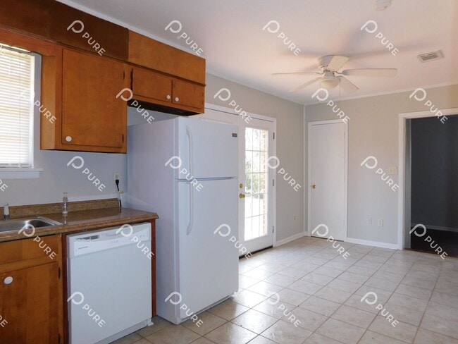 Building Photo - 14015 SW Wyandotte Dr