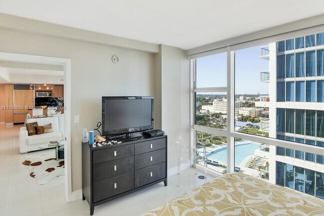 Building Photo - 6801 Collins Ave